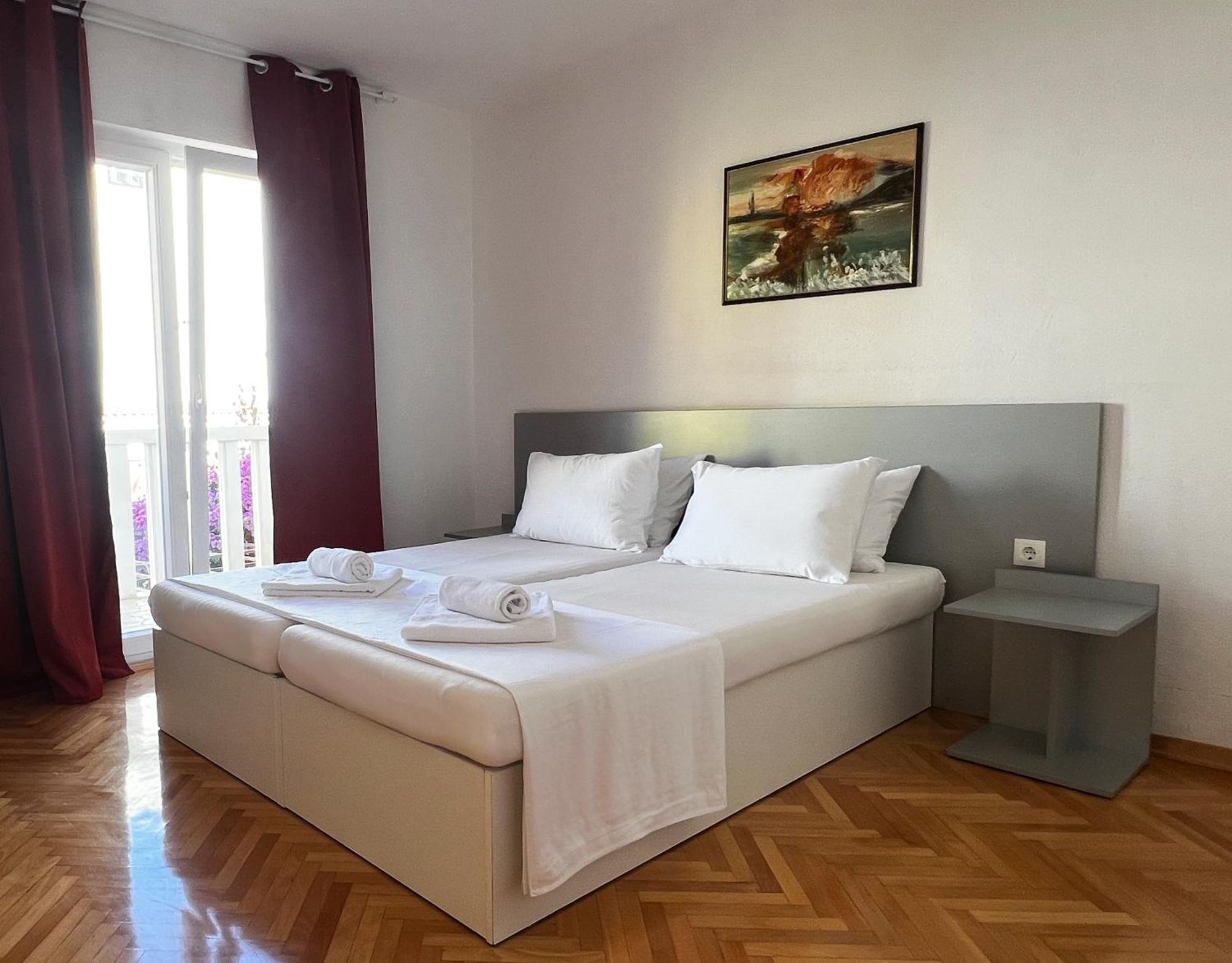 Appartement Pansion Palme à Drvenik  Extérieur photo