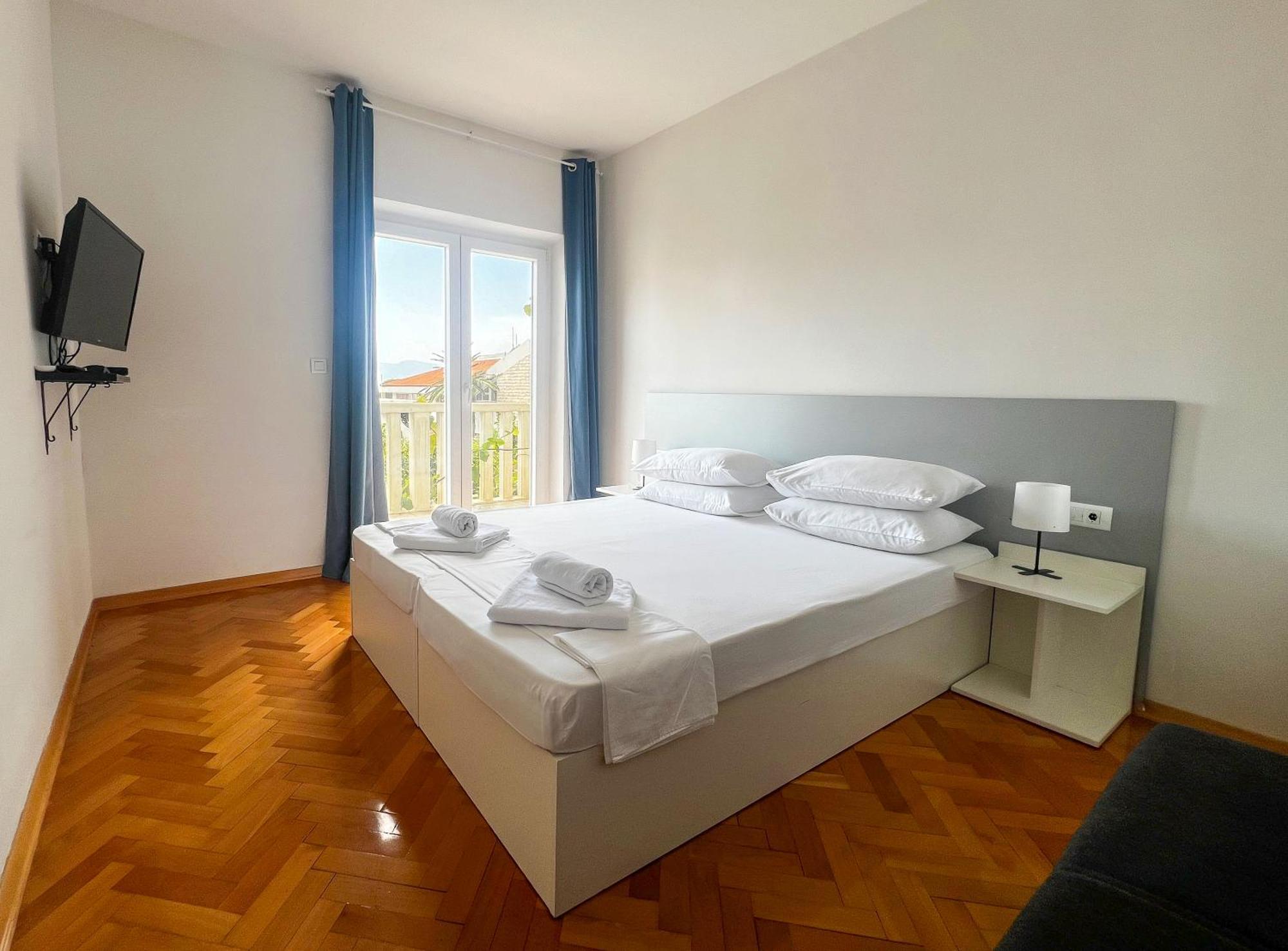 Appartement Pansion Palme à Drvenik  Extérieur photo