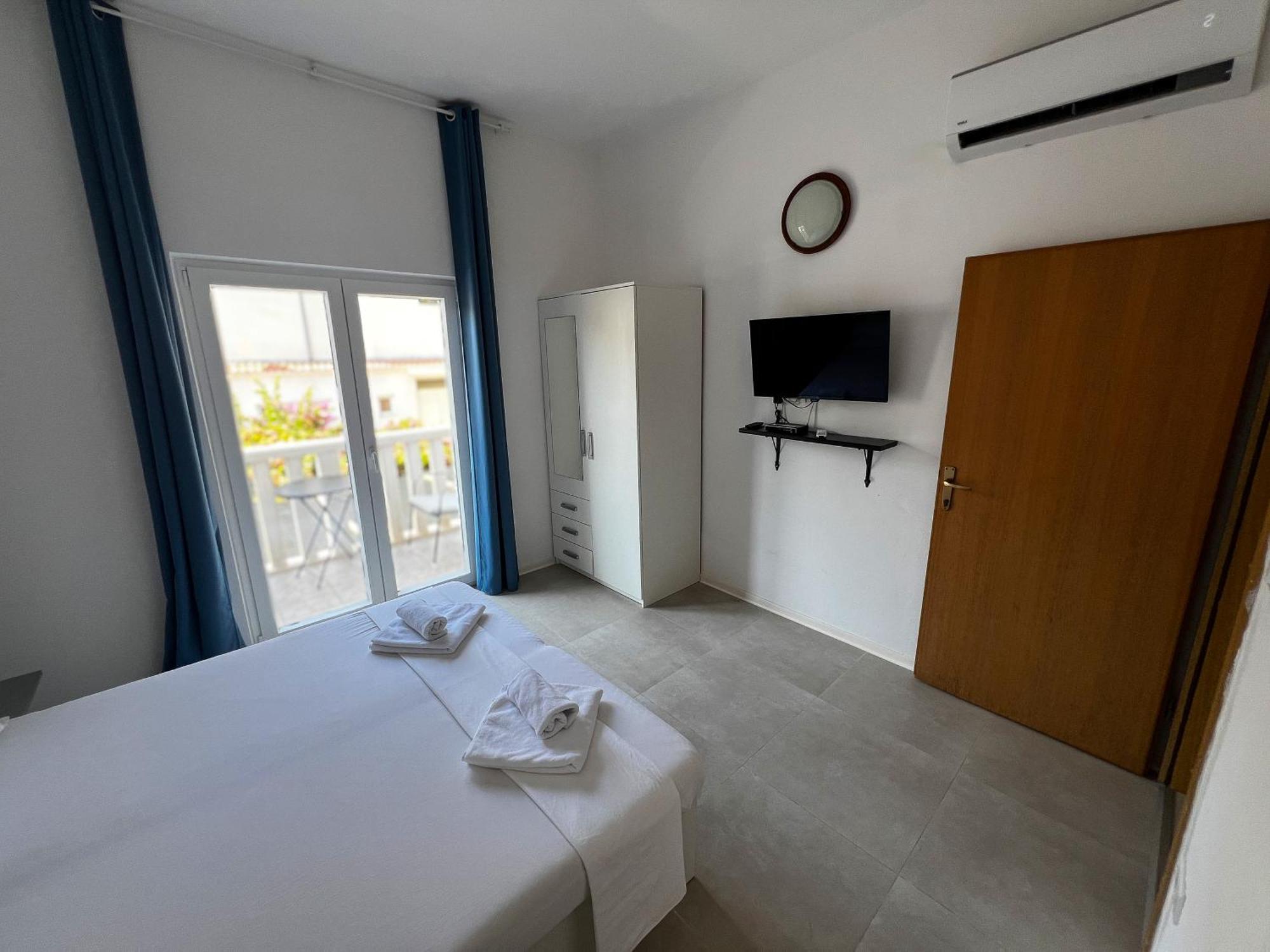 Appartement Pansion Palme à Drvenik  Extérieur photo